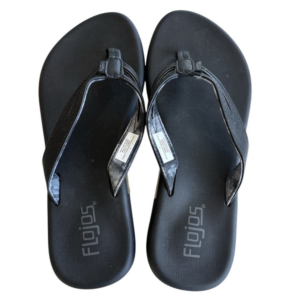 🌸NWOT Flojos Black Thong Sandals with Textured Footbed